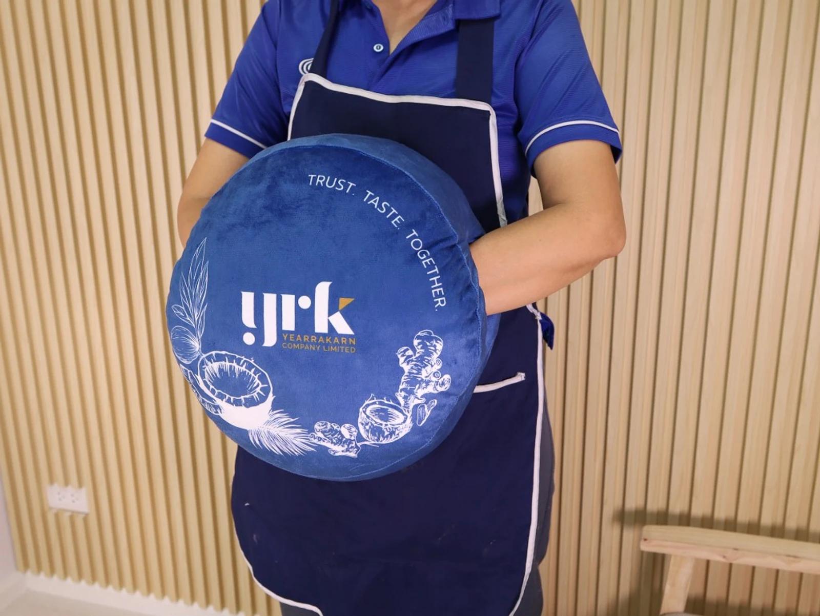 หมอนซุกมือทรงกลม Yearrakarn Company Limited ภาพที่ 1