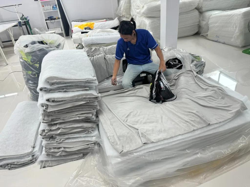 กระบวนการประกอบผ้าห่มในโรงงาน