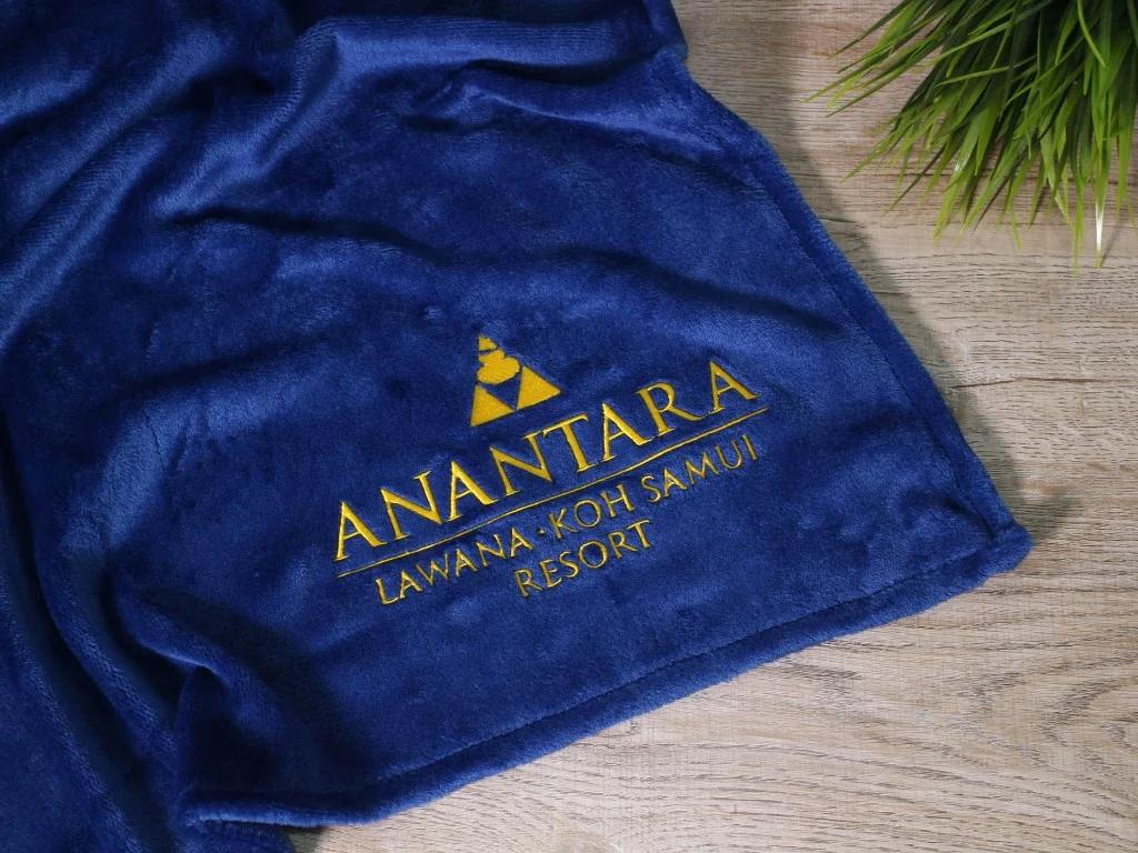 ผ้าห่มนาโนปักโลโก้ Anantara Lawana Koh Samui
